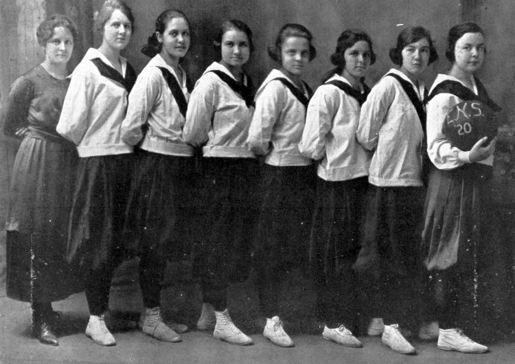 1920 Girls Basketball Team